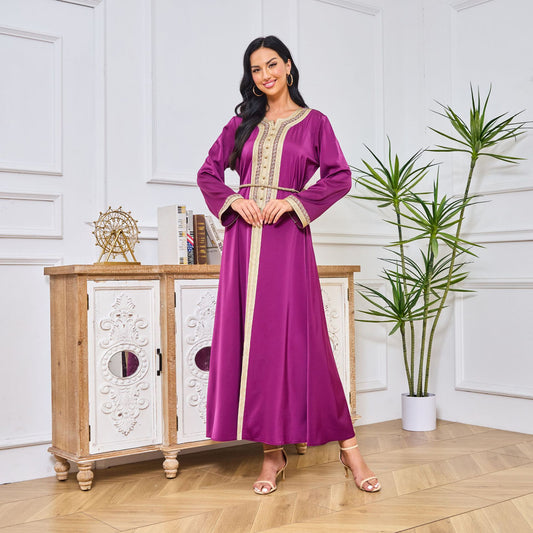 Robe en dentelle violette brodée pour femmes