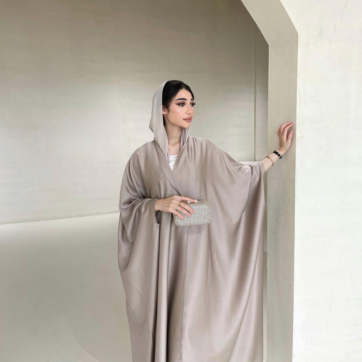 Women's Soft Light Forged Bat-sleeved Robe