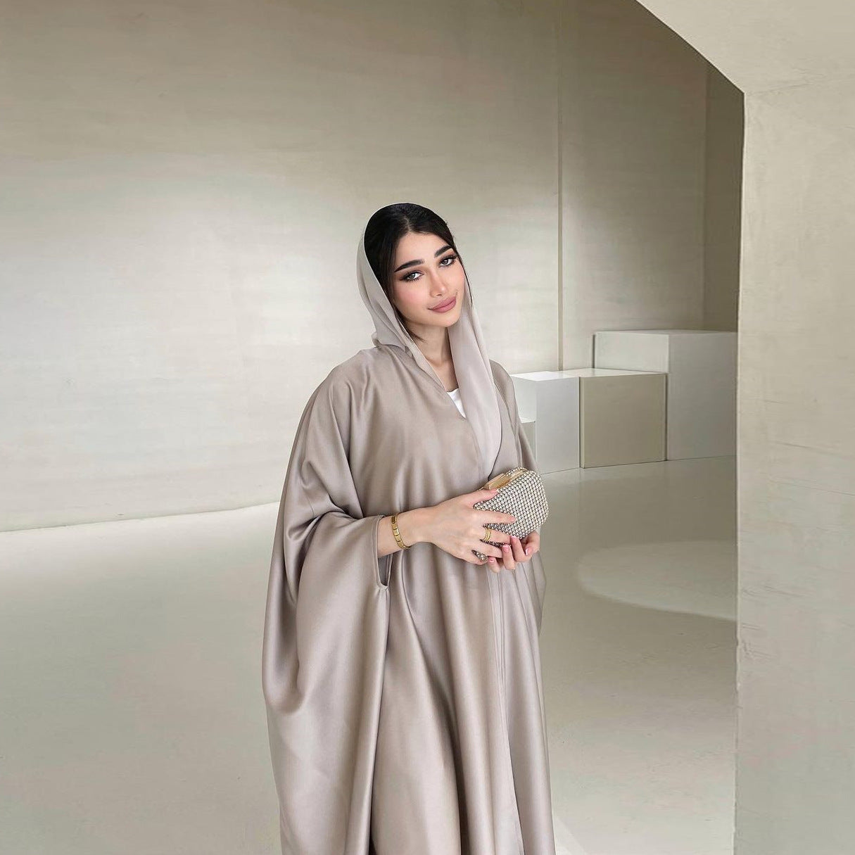 Women's Soft Light Forged Bat-sleeved Robe