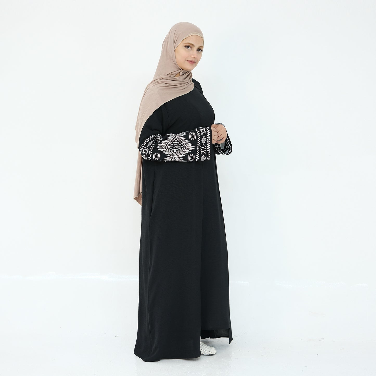 Women's Beautifully Embroidered Cardigan Open Abaya