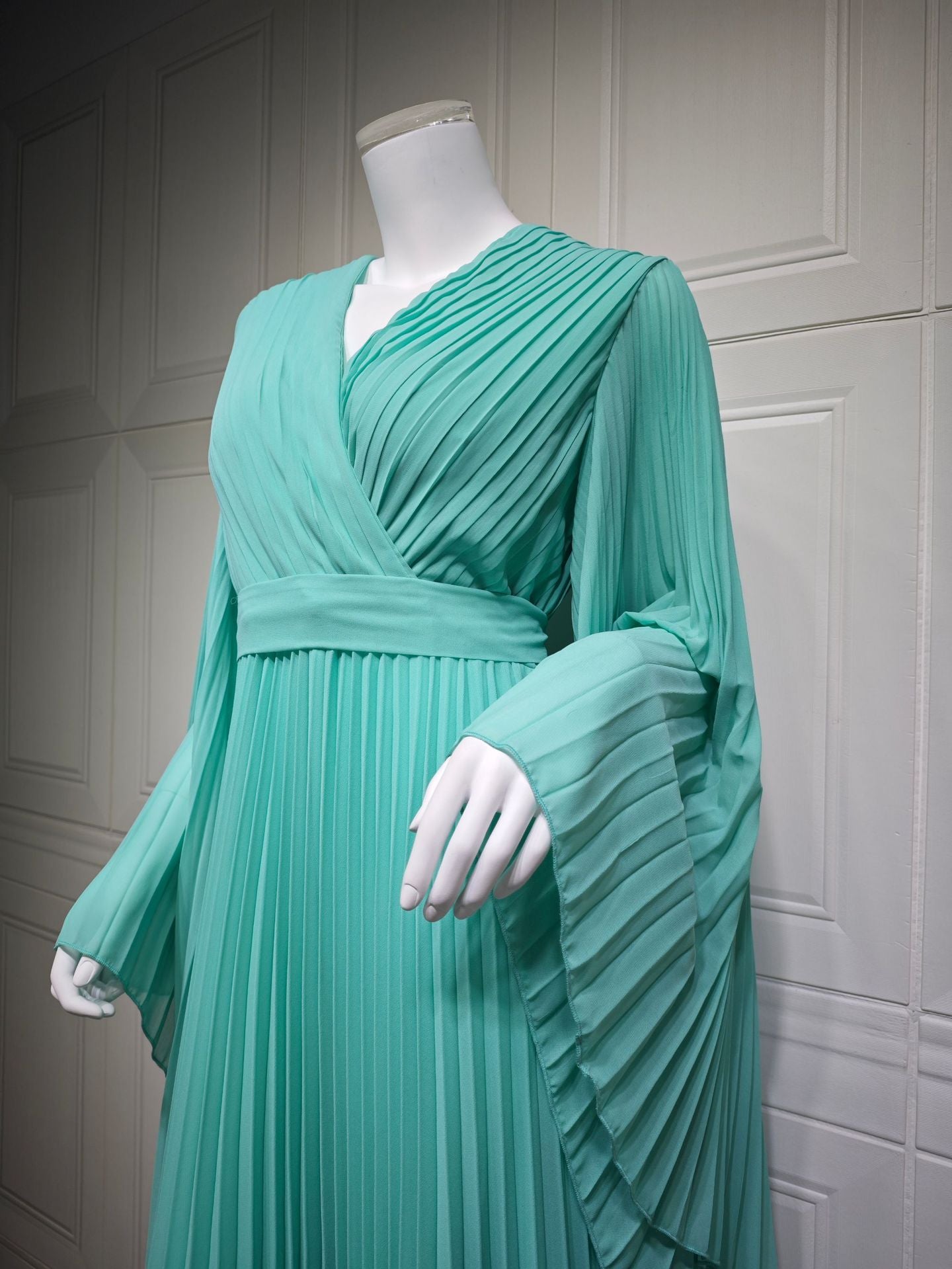 Large-hem Chiffon Pressed Pleated Solid Color Dress