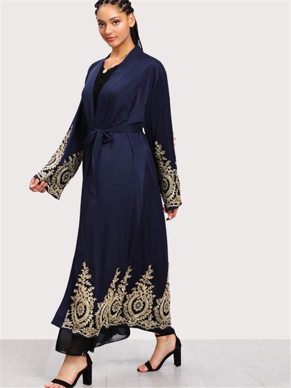 Robe noire en dentelle patchwork